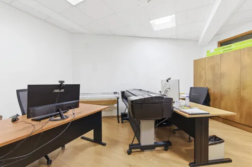 Prédio com 3 frações no centro de Peniche