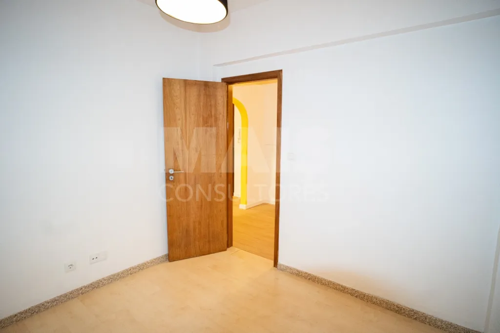T2 em zona tranquila de Porto Salvo, perto de escolas e centros empresariais.