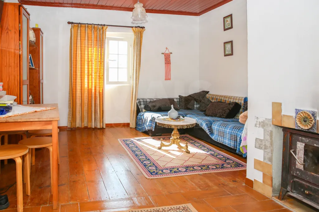 🏡 Moradia T4 com 247 m², 2 Garagens e Terreno | Canados, Alenquer
