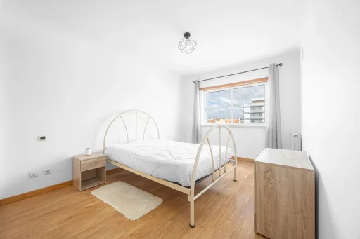 Apartamento T3 no Centro do Carregado | Parqueamento e Arrecadação