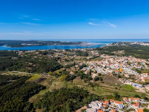 Lote Terreno com projeto aprovado para moradia T3 com Piscina