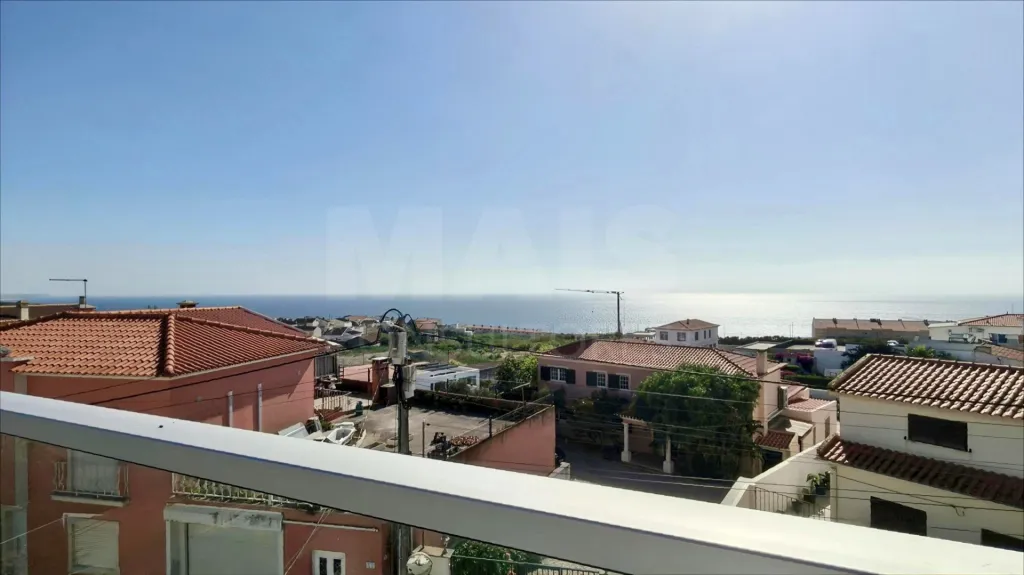 Ap. em Moradia T1+1, c/ Varanda, Vista Mar, Jacuzzi e Parqueamento !