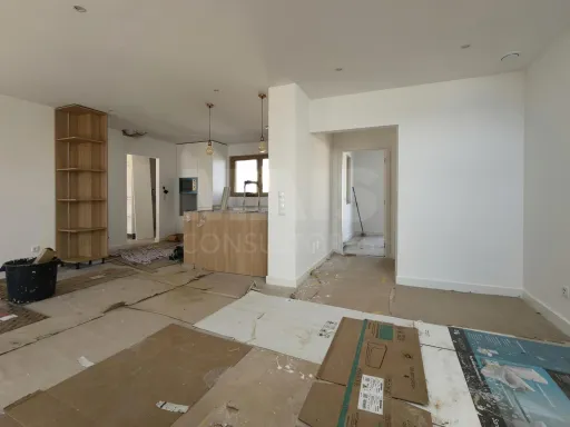 Moradia T3 c/ 2 Suites, 1 Closet, Logradouro e Vista Mar!