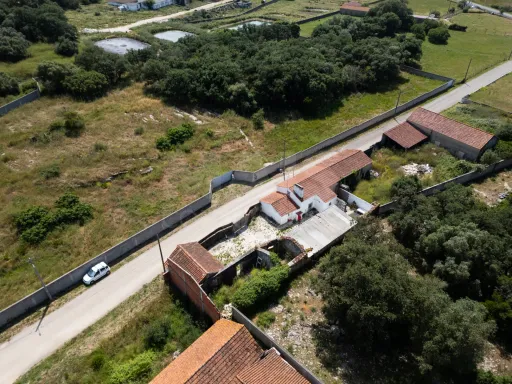 MAIS DE 300 m² DE CONSTRUÇÃO, PÁTIO PRIVADO E GRANDES ÁREAS DE APOIO | TURQUEL