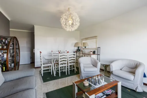 Apartamento T3 vista mar em prédio com elevador