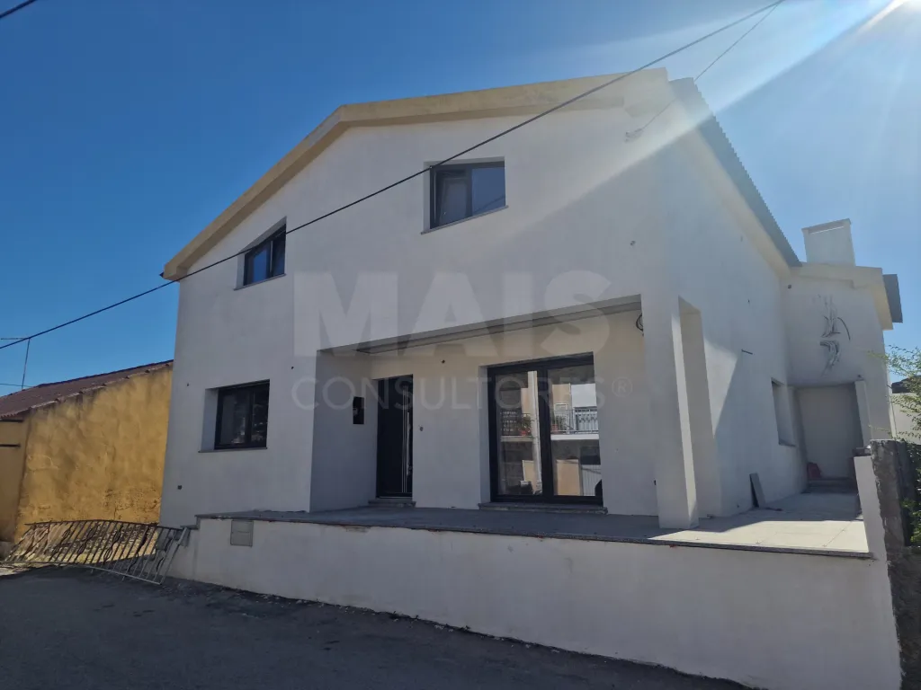 Moradia Isolada em Remodelação – O refúgio junto à Barragem de São Domingos, Peniche