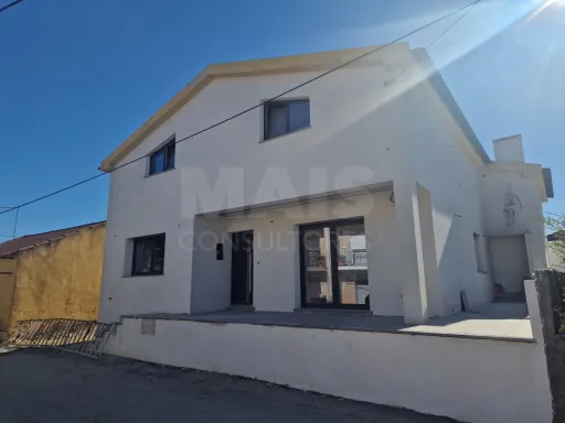 Detached House under Renovation - The refuge by the São Domingos Dam, Peniche