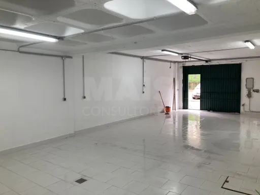 Armazém como novo com 83 m2