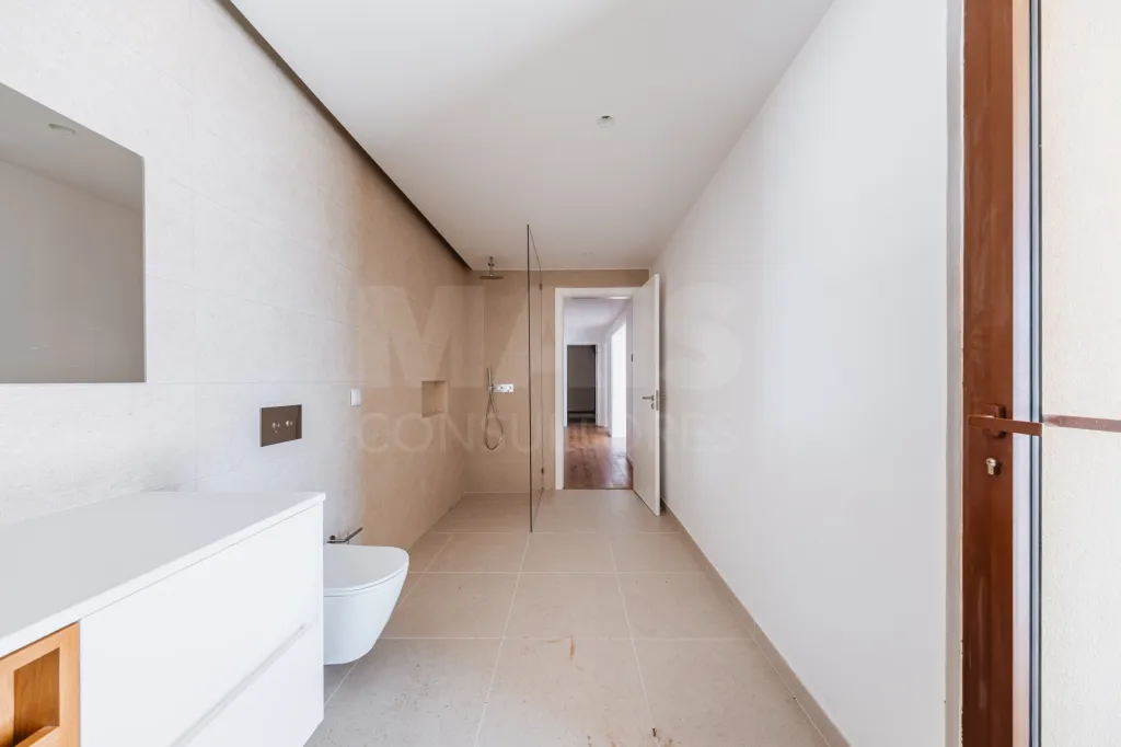 Moradia T5 com Piscina - Vista Golfe e Mar