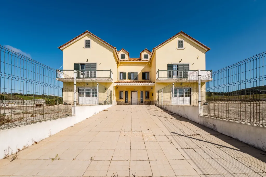 Moradia T3 inserida num terreno com 2516m2