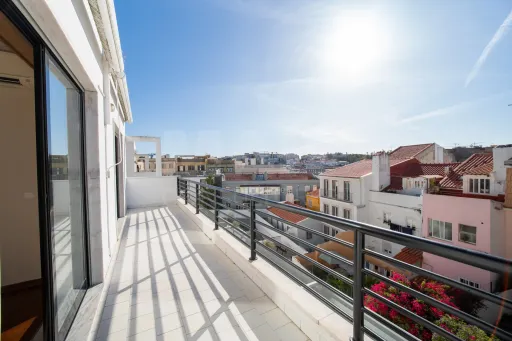 2-Bedroom + 1 Apartment in a Private Condominium | 167 m² | 2 Parking Spaces | Jardim do Torel