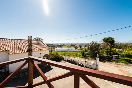 Propriedade com 7240m2 | Duas habitações | Piscina | Garagem | Anexos | Carvalhal, Bombarral