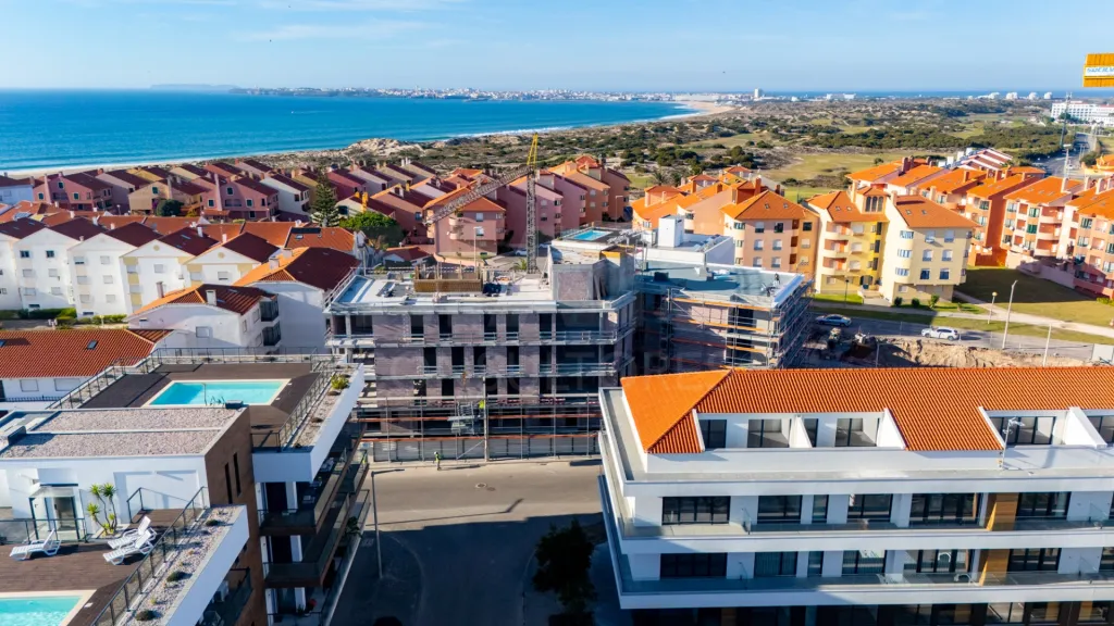 Apartamento T4 novo em prédio com piscina na Consolação