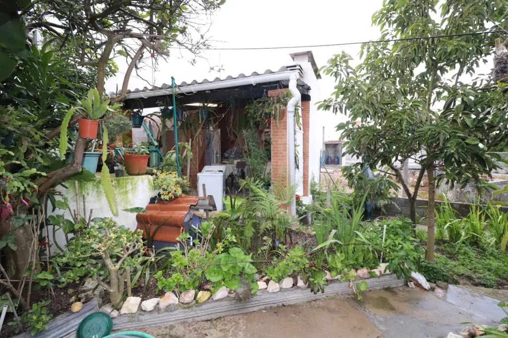 Moradia Térrea T2+1 com Garagem, sótão e terreno com 500 m2 em Vale Mansos, Coruche
