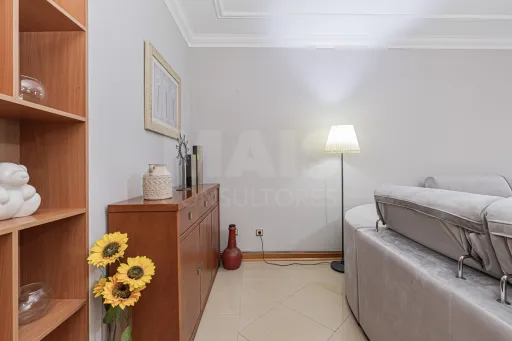 Apartamento T3 com Garagem Box e Arrecadação – São João dos Montes, Alhandra