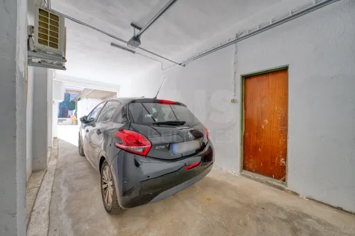 Viva com Espaço e Conforto: Moradia T4 com Anexo e Garagem em Coruche – Pronta a Habitar