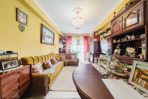 Spacious 3-Bedroom Apartment in Downtown Lourinhã with a Balcony and Terraces