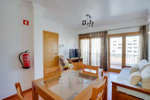 T2 + suite extra, varandas e garagem, a 200 metros da praia do túnel Albufeira