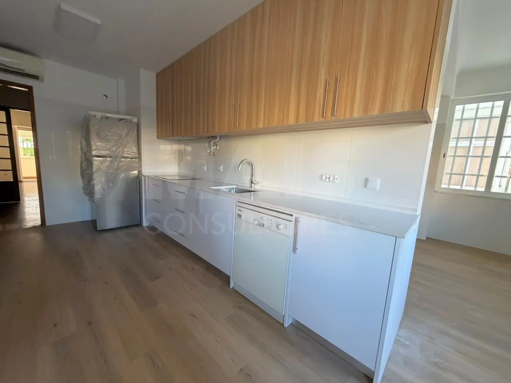 Apartamento T4 em Carnide