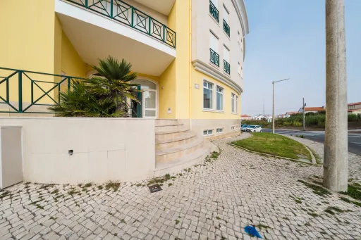 214 m² Store with Potential to Be Converted into a 4-Bedroom Apartment or Two Apartments – Excellent Investment Opportunity