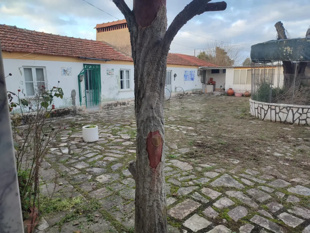 Moradia T4 com piscina, no centro da  Concavada em Abrantes