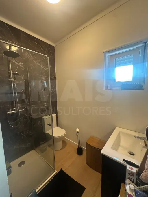 Apartamento T3 totalmente remodelado na Póvoa de Santa Iria com vista rio