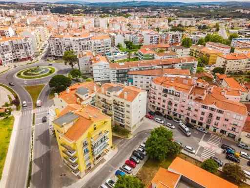 Apartamento T2, com elevador e estacionamento - Caldas da Rainha