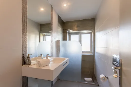 Propriedade com 3 apartamentos e piscina em Óbidos