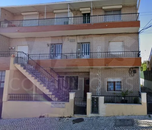 Refurbished 1-bedroom apartment in São João da Talha