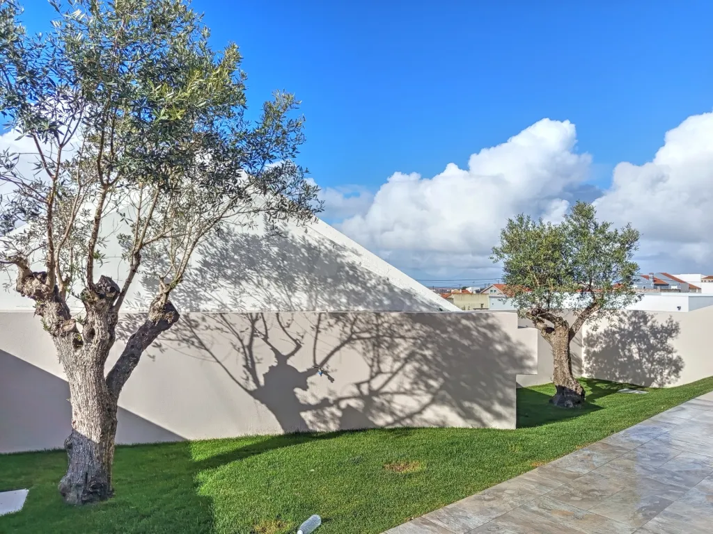 Moradia T3 c/ 2 Suites, 1 Closet, Logradouro e Vista Mar!