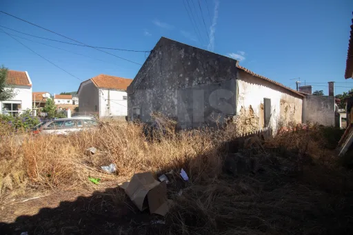 💡 Invista e Personalize: T2 com Logradouro em Aldeia Típica
