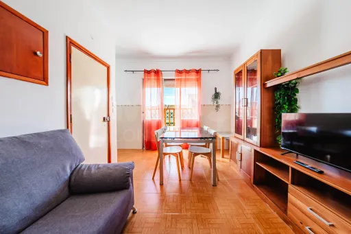 Apartamento T3+1 no Centro de Peniche com Terraço Privativo e Elevada Rentabilidade