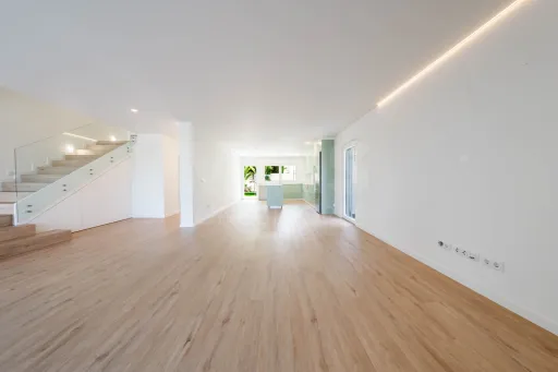 Modern 3-Bedroom + 2, House with Ocean Views and a Panoramic Terrace