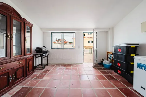 Moradia T4 em Olho Marinho | 260m² | Lote 734m²