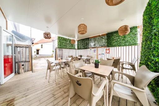 Loja com 102m2 | Logradouro de 170m2 | 2023