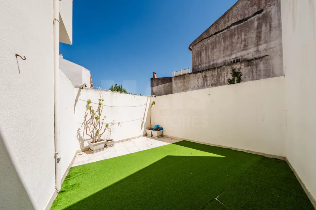 Apartamento T3 c/ terraço privado