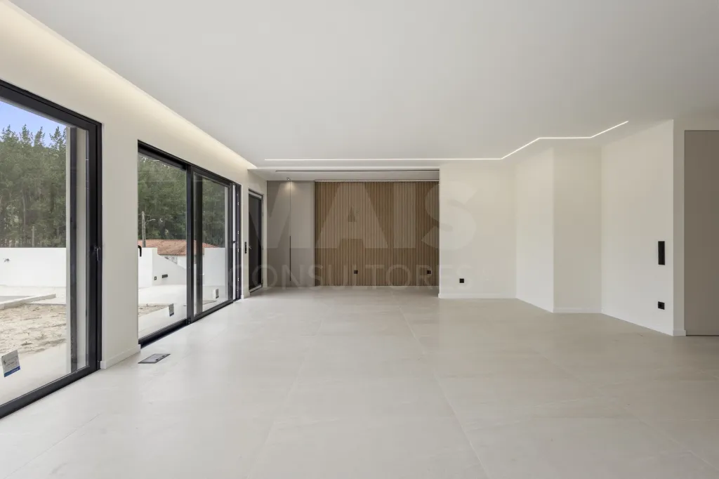 Moradia T3+1 NOVA com piscina em terreno de 2098m2