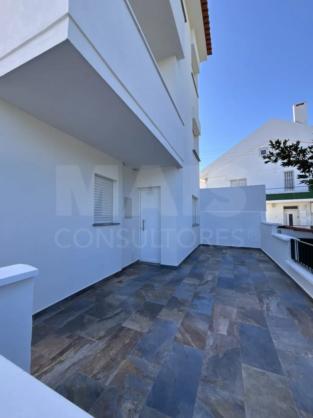 Prédio com três apartamentos T2 em Estoril - Cascais