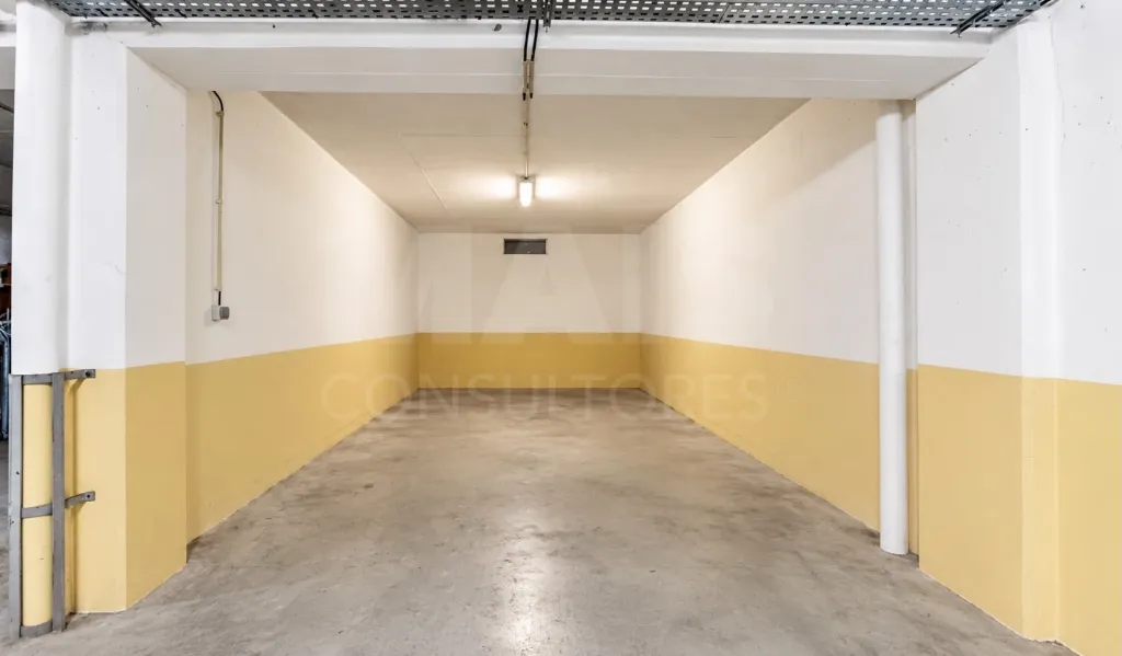 Apartamento T3 com Aquecimento Central, Garagem, Varandas e Arrecadações – Ferrel / Baleal