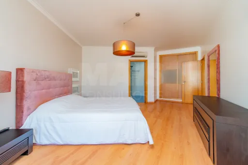 3-Bedroom Apartment with Parking in the Oliveirinhas Development in Samora Correia