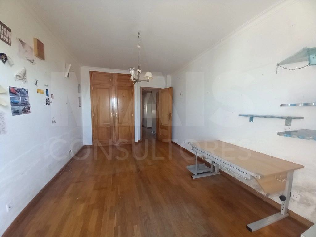 Moradia de 5 Assoalhadas em Ribamar C/ lote de 300m2 e Sótão amplo