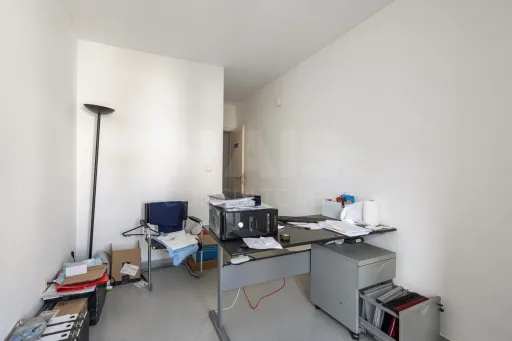 Oportunidade Única no Coração de Peniche — 124 m² com Potencial para Habitação