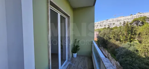 T1 Dafundo com Varanda Zona Ribeirinha