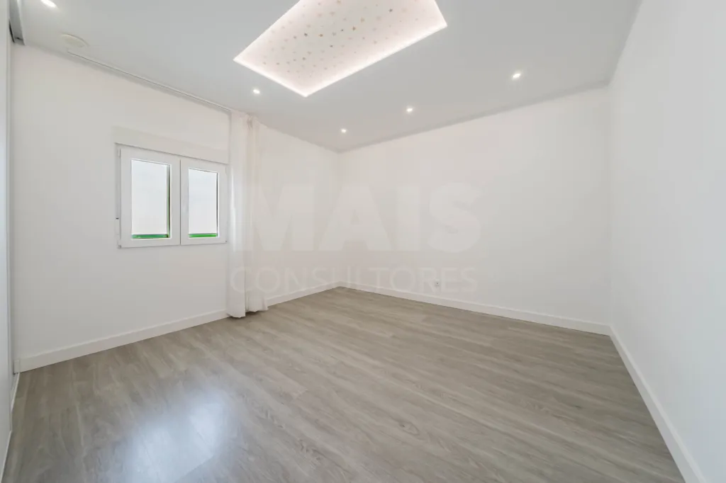 Apartamento T3 c/ terraço privado