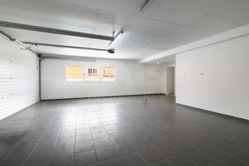 Moradia Geminada T4 + 1 com Piscina Famões