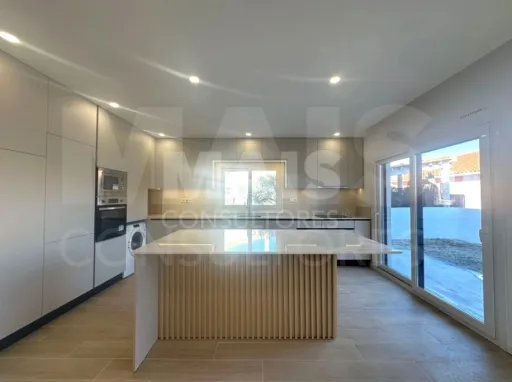 Detached 4-bedroom house with annex in Quinta do Anjo, Palmela