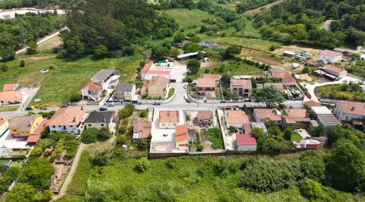 Moradia T2+1, em Sapataria, Sobral de Monte Agraço