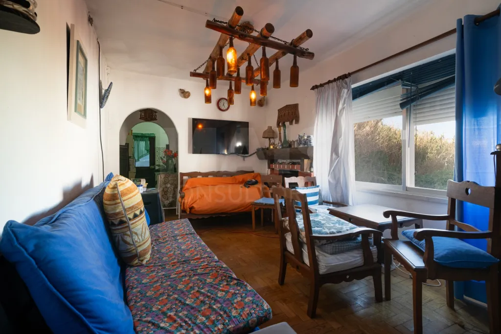 Duas Moradias com Terreno de 1.480 m² no centro da Lourinhã