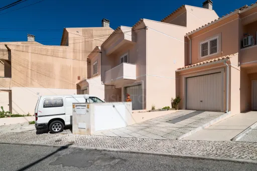 Moradia T4 com Terraço em Agualva-Cacém