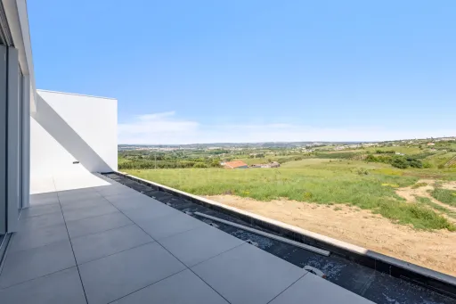 Moradia térrea T4 em terreno de 2 hectares no Carvalhal